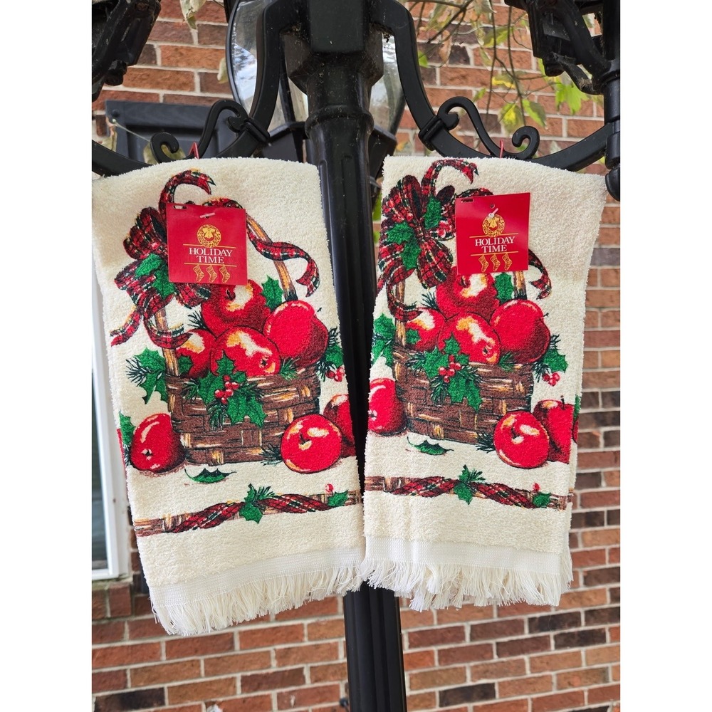 Vintage Holiday Time Christmas 2 Hand Towels Apples in Basket Plaid Bow Fringe